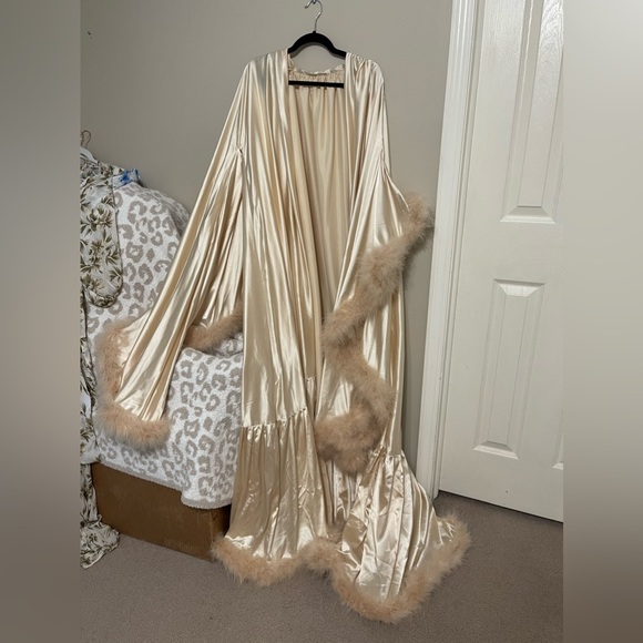 Elegant Cream Women's Robe - Picture 3 of 4